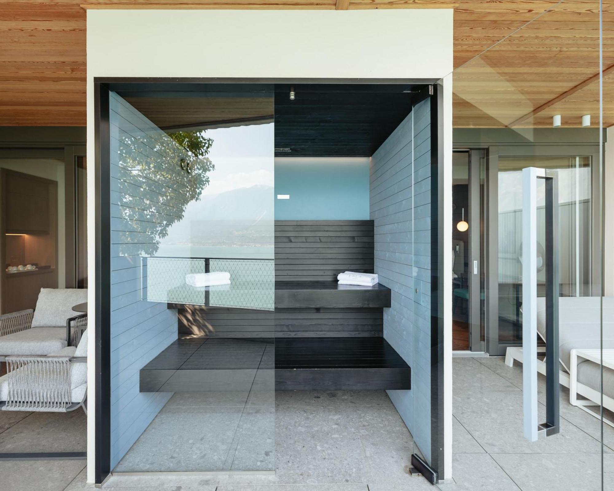 Suite con Spa Privata e Vista Lago